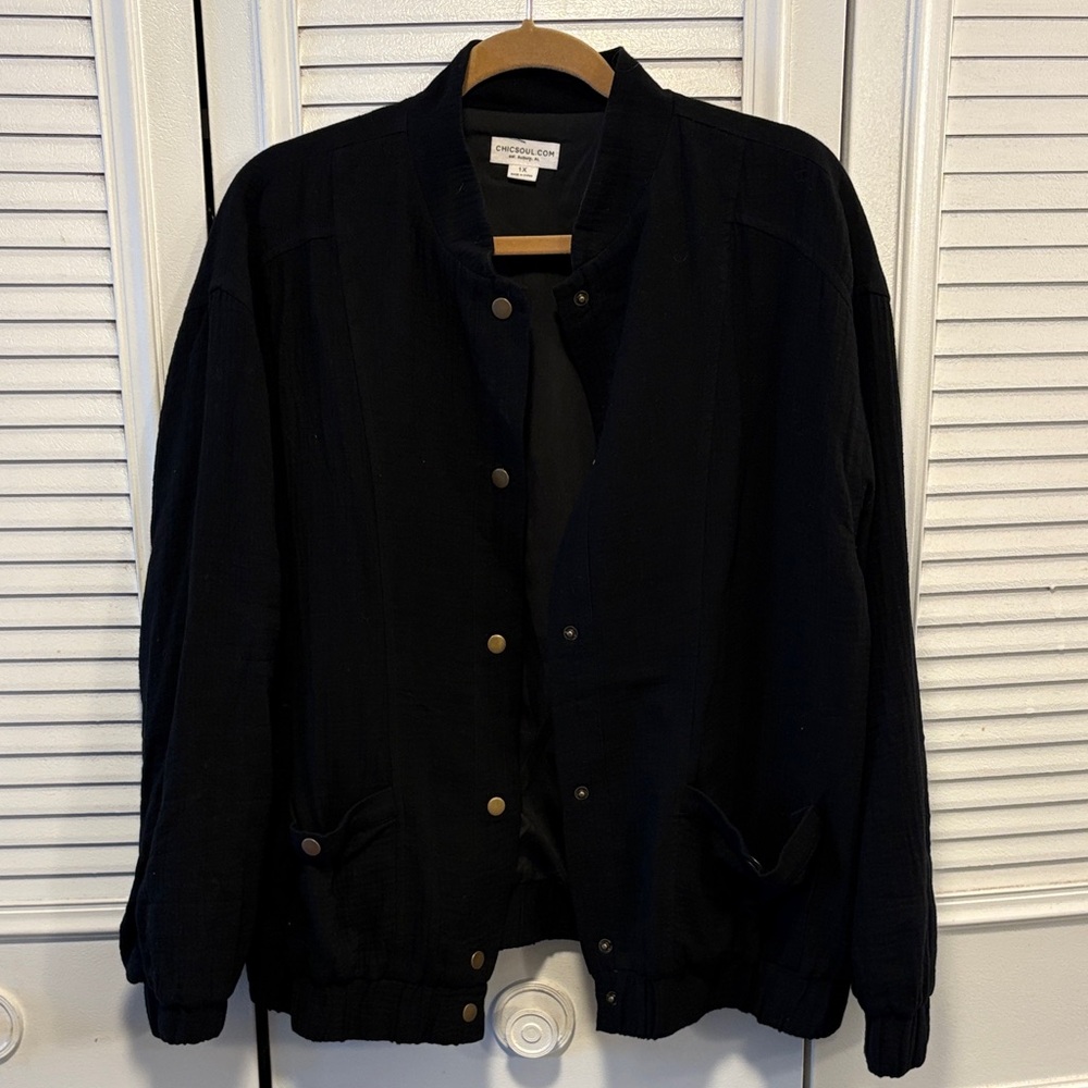Loose-fitting Black Bomber Jacket